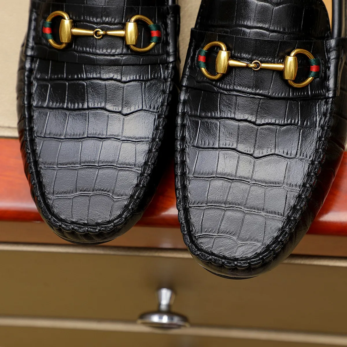 Men's shoes💰380💰🕷🕷️【 GUCCI 】Gucci's best-selling trendy men's casual slip-on shoes 🇨🇳Official website original 1:1 mold 💯Original quality, fine workmanship ☘Fashionable and versatile, perfect shape, comfortable on the feet 🍓Trendy men's recommended model, imported cowhide on the top layer 🎋High-quality pigskin lining, rubber wear-resistant and non-slip outsole, high-end atmosphere, worth owning 🍉Optional 38-44
